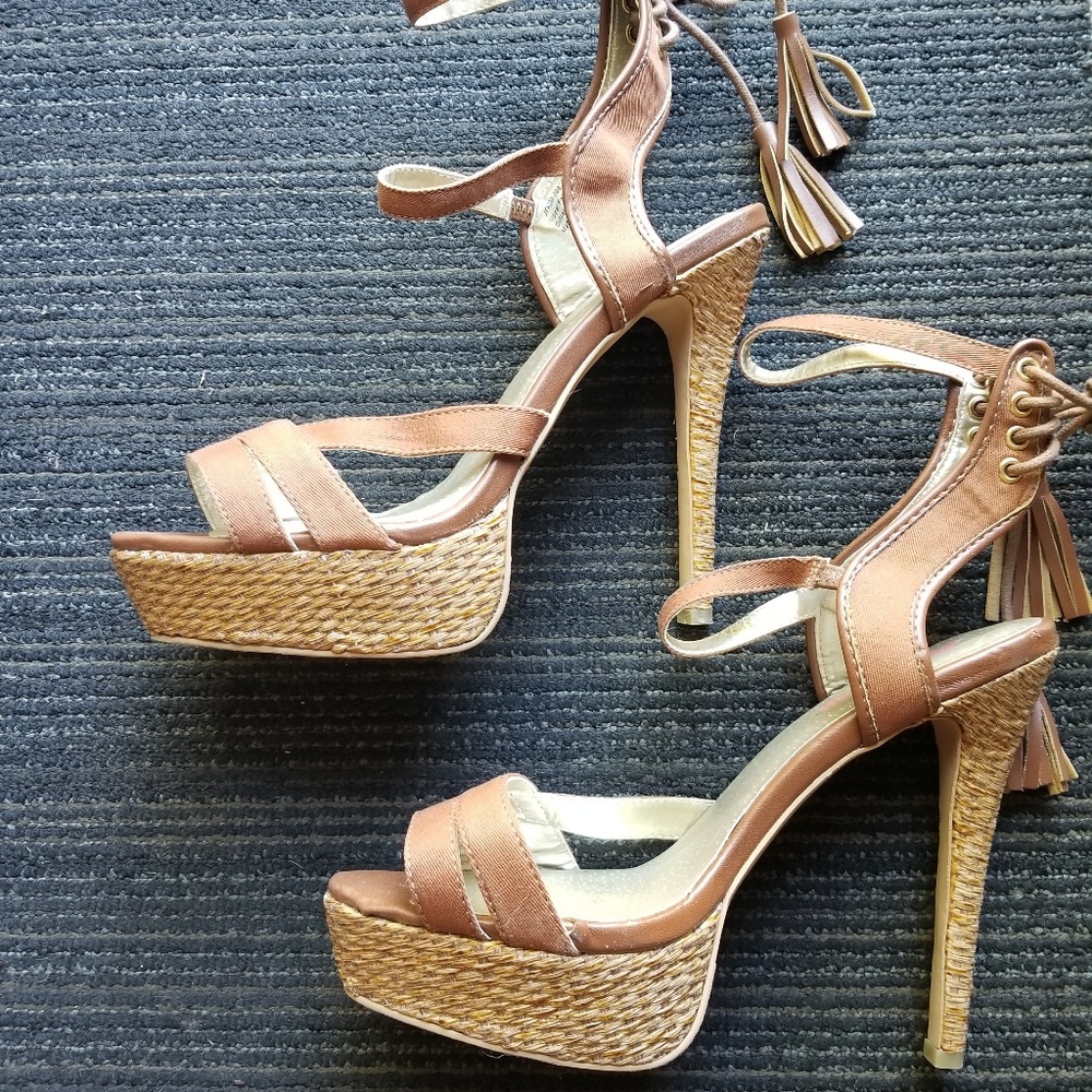 Shoes - Picture 4 of 4